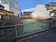 現地土地写真（南側から望む）