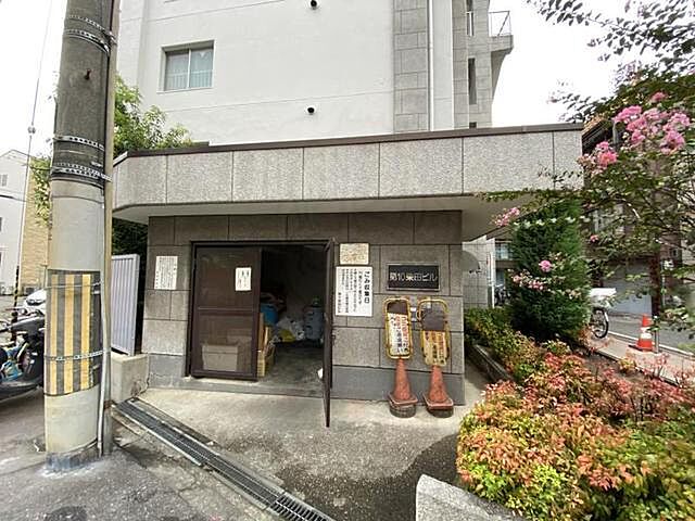 10 / 23