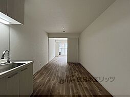 京都地下鉄東西線 御陵駅 徒歩5分の賃貸アパート 1階1LDKのリビング/ダイニング