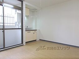 京阪本線 出町柳駅 バス7分 銀閣寺道下車 徒歩3分の賃貸マンション 1階ワンルームのリビング/ダイニング