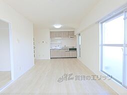 JR東海道・山陽本線 近江八幡駅 徒歩10分の賃貸マンション 4階2LDKのリビング/ダイニング