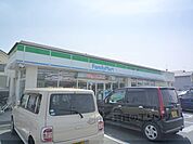 ファミリーマート　栗東小平井店まで900メートル