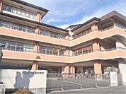岩根小学校まで2200メートル
