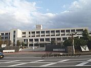 守山南中学校まで1100メートル