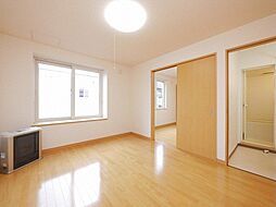 楓ガーデン 1階1LDKのリビング/ダイニング