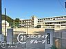 周辺：姫路市立手柄小学校 徒歩10分。 780m