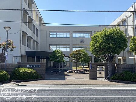 姫路市立飾磨中部中学校 徒歩6分。 420m