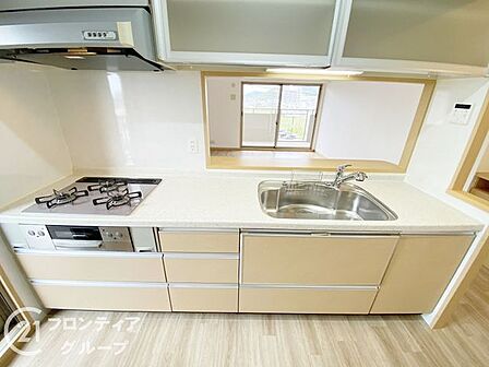 カウンターキッチン付き。調理の導線に配慮した使い勝手のよいレイアウトです。