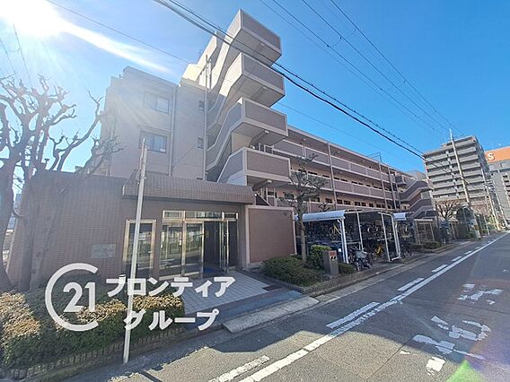 周辺には買い物...