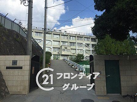 東大阪市立孔舎衙中学校 徒歩22分。 1720m