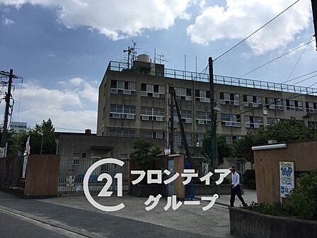 東大阪市立藤戸小学校 徒歩8分。 640m