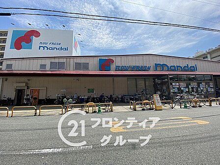 万代矢田店 徒歩8分。 610m