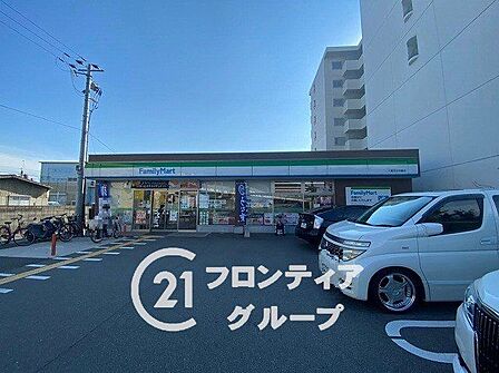 ファミリーマート八尾天王寺屋店 徒歩6分。 460m
