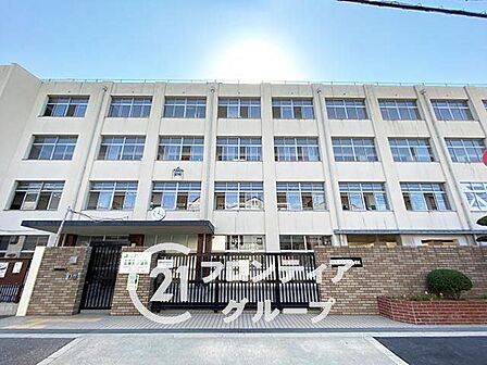 大阪市立川辺小学校 徒歩7分。 500m