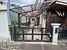 駐車場：【解体前】解体後に新しい建物が建つことで、街並み全体にさらなる活気と美しさがプラスされます！ゆとりある道路に面したこの場所から、最新のトレンドを取り入れた住まいが姿を現す瞬間をぜひ想像してみてください