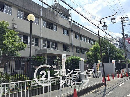 東大阪市立八戸の里小学校 徒歩5分。 380m