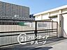 周辺：大阪市立瓜破中学校 徒歩12分。 910m