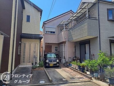 外観:落ち着いた色合いのモダンな外観は周囲の街並みにも美しく調和します。丁寧に使用されてきたことが伺えるコンディションも良好で、これから始まる新生活を爽やかに迎えられる魅力的な住まいです 外観:落ち着いた色合いのモダンな外観は周囲の街並みにも美しく調和します。丁寧に使用されてきたことが伺えるコンディションも良好で、これから始まる新生活を爽やかに迎えられる魅力的な住まいです
