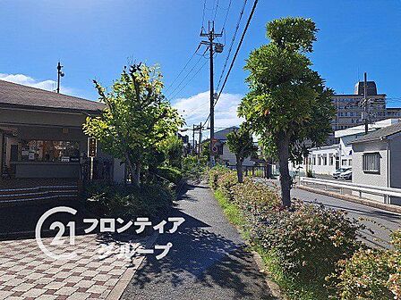 写真だけではわからない採光・広さ・周辺環境の実感は、実際に足を運んでみることが一番です。ご見学はいつでもご予約いただけます