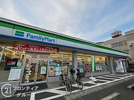 ファミリーマート八尾光南町店 徒歩7分。 490m