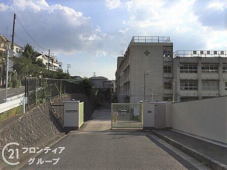 東大阪市立石切東小学校 徒歩10分。 780m
