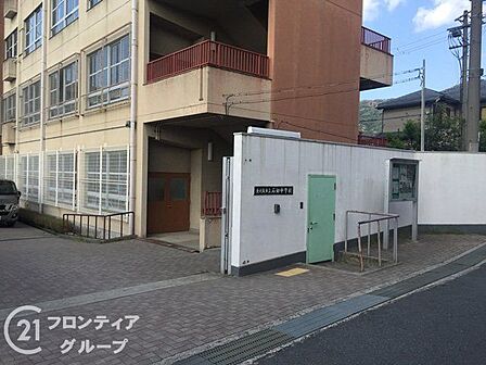 東大阪市立石切中学校 徒歩23分。 1800m