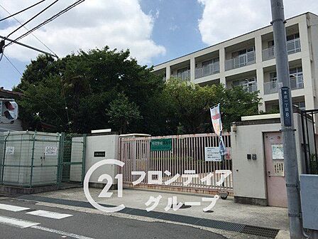 東大阪市立弥栄小学校 徒歩5分。 340m
