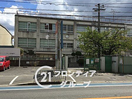 東大阪市立若江小学校 徒歩11分。 860m