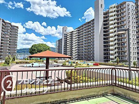 住まい選びは、価格や立地だけでなく、将来の暮らし方まで含めて考えることが大切です。今の段階で気になっていることを、まずスタッフに話してみてください