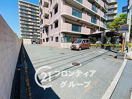 はじめてのご相談でも、経験豊富なスタッフが丁寧にお話を伺います。住まいのことで気になることがあれば、いつでもお声がけください
