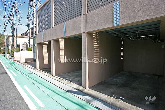 敷地内駐車場(...