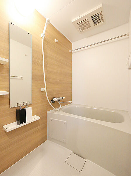 画像6:バスルーム　浴室乾燥・暖房機能付き