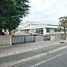 小学校「松本市立二子小学校まで1384m」
