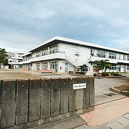 小学校「松本市立鎌田小学校まで2023m」