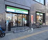ファミリーマート 五条大宮店まで35m 五条大宮の交差点、南東角にあります。