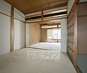 別方向から見た4．5帖のお部屋から6帖方向です。
