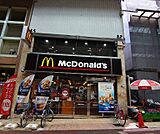 マクドナルド伏見桃山店まで673m 大手筋商店街内にある店舗です。24時間営業ではないのでご注意下さい