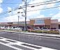 周辺：フレンドマート 伊勢田店まで200m 広々駐車場完備のスーパーです。