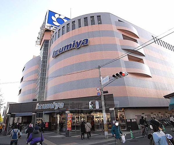 画像23:イズミヤ 白梅町店まで850m 大型スーパーのイズミヤ。ガレージも広くお買い物もらくらくです。