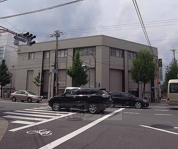 画像8:三井住友銀行 円町支店まで504m 円町の交差点の角にございます