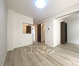 京都市営烏丸線 北大路駅 3.4kmの賃貸アパート 1階2LDKのリビング/ダイニング