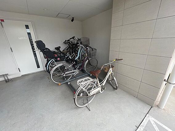 駐輪場置き場で...