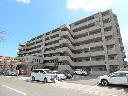 現在大規模修繕中です!更に綺麗な外観に生まれ変わります。