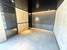 エントランス：マンションの入口です。 