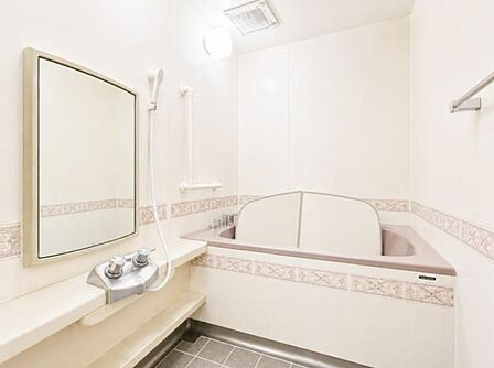 白を基調とした清潔感のある浴室です!