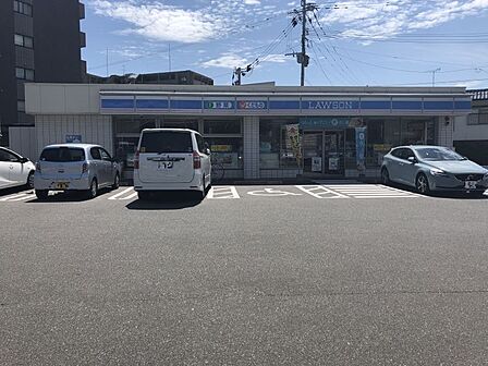 ローソン高木三丁目店まで約150m/徒歩約2分(24時間営業)