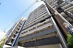 S-RESIDENCE江坂  ｜ 大阪府吹田市広芝町12番31号（賃貸マンション1DK・13階・30.75㎡） その1