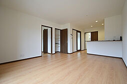 ラヴァンリヴィエールA 204号室 2階2LDKのリビング/ダイニング