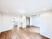 隣接の洋室を開放するとさらに広々