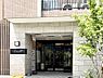 エントランス：住居者や来訪者を気持ちよくお出迎え。落ち着いた佇まいが心地よいエントランス